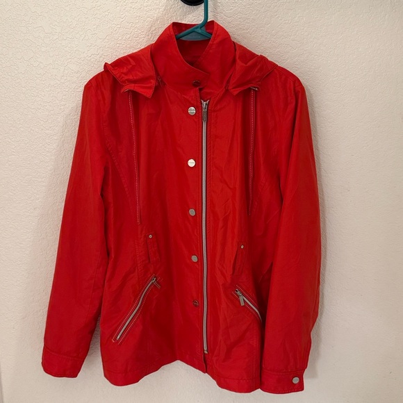 Jones New York red wind breaker style jacket with silver button detailing. - Picture 3 of 4